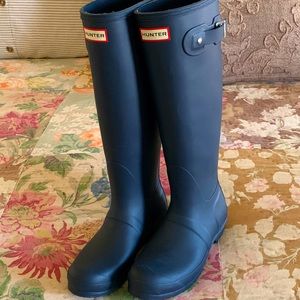 Hunter women’s tall boots size 8 in Navy